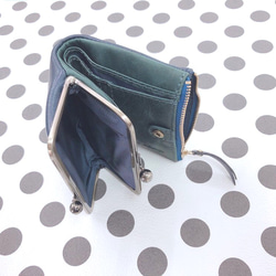 【訳あり】コンパクトなのに大容量な二つ折り財布 遊び心のある大人デザインのがま口《パープル》CU161 4枚目の画像