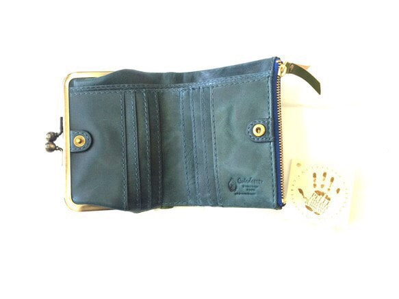 【訳あり】コンパクトなのに大容量な二つ折り財布 遊び心のある大人デザインのがま口《パープル》CU161 6枚目の画像