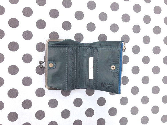 【訳あり】コンパクトなのに大容量な二つ折り財布 遊び心のある大人デザインのがま口《パープル》CU161 3枚目の画像