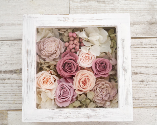 プリザーブドフラワー アレンジ ナチュラル素材のバスケットを使った 壁掛けプリザーブドフラワー