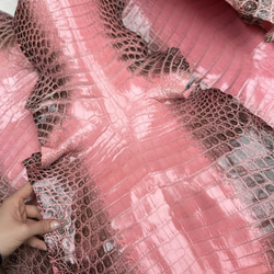 ヒマラヤワニ革 横37cm ナイル クロコダイル 天然素材 レザークラフト手細工 財布 バッグ用 ハンドメイド 手作り 3枚目の画像