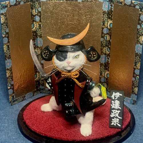 猫武将<(*ΦωΦ*)> 白猫さん［黒兜、鎧、刀］伊達形 猫武将