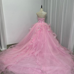 送料無料！豪華！ カラードレス キラキラのハンドビーディング ピンク ラッフルフリル プリンセスライン ロングトレーン 2枚目の画像
