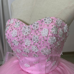 送料無料！豪華！ カラードレス キラキラのハンドビーディング ピンク ラッフルフリル プリンセスライン ロングトレーン 3枚目の画像