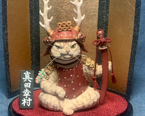 ねこ武将∠(｀∇´)ゝ　まる白猫　赤甲冑　赤兜(真田形) 大一点のみ 7ba24b334338244f0a85861f633634