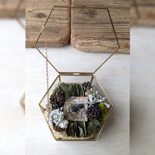 ring pillow or message flowerガラスケースアレンジ