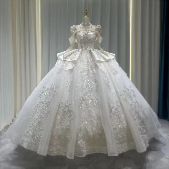 上質なドレス！ホルターネック　肩あり　きらきら　二の腕を隠せる　オーダーメイド可　ウェディングドレス　オフホワイト披露宴 