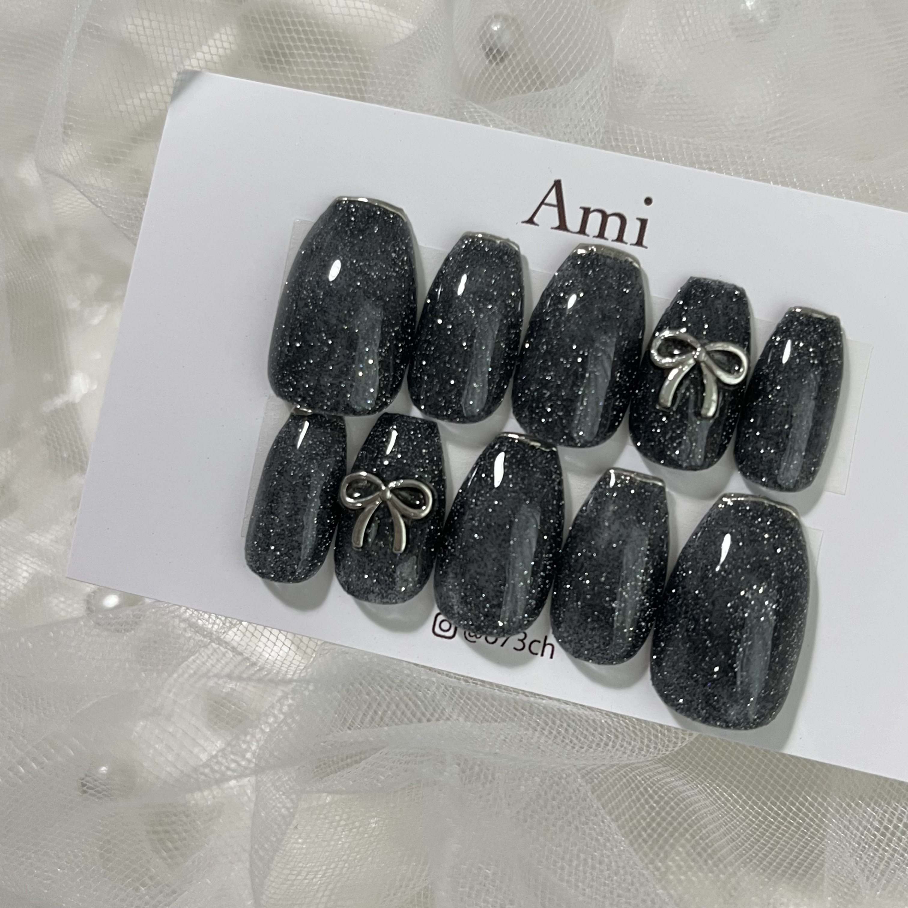 【オーダー】ネイルチップ Y2Kキラキラハートリボン韓国ワンホンネイビーシルバー オーダー】ネイルチップ Y2Kキラキラハートリボン韓国ワンホンネイビー
