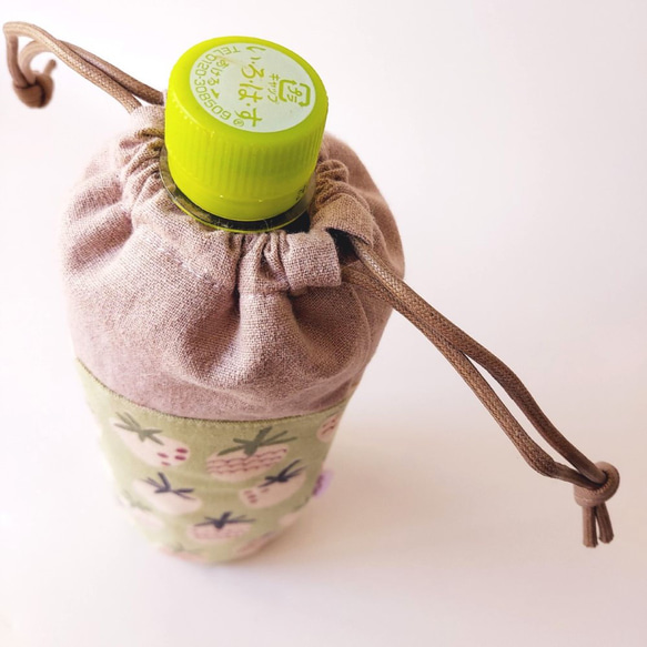 アルミ保冷保温シート 500ml巾着型ペットボトルケース カバー ホルダー お茶 飲み物 緑*いちご ミルクグリーン 6枚目の画像