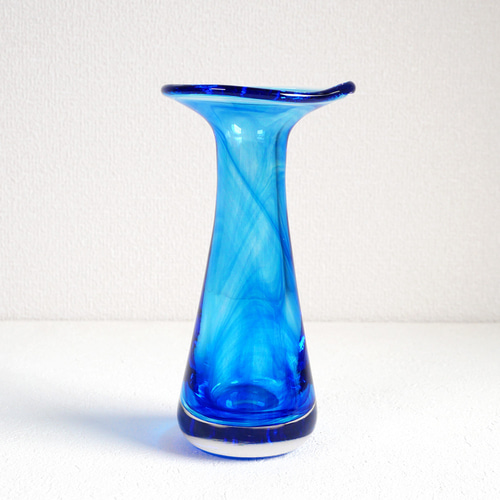 目の覚めるブルーの花器・オープンタイプ 一輪挿し・花瓶・花器