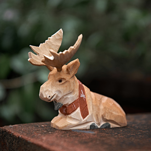 クリスマスのトナカイ 木彫りの鹿 置物 ギフト プレゼント クリスマスのトナカイ 木彫りの鹿 置物 ギフト プレゼント