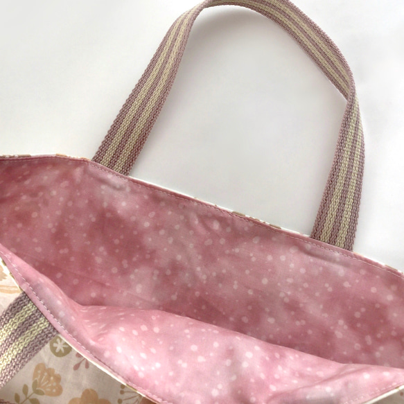 トートバッグ［ピンクベージュの花模様］布、綿100％ 4枚目の画像
