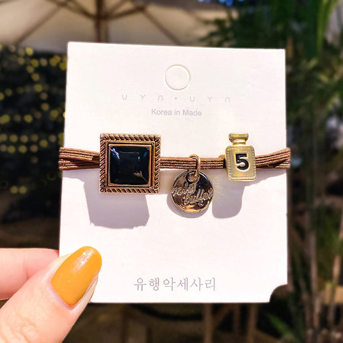 シャネル　ヘアゴム美品　香水瓶　アクセサリー シャネル ヘアゴム美品 香水瓶 アクセサリー Chanel ヘアシュシュ