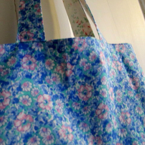 フランスアンティークシャビーカラフルブーケ柄のリバーシブルフラット