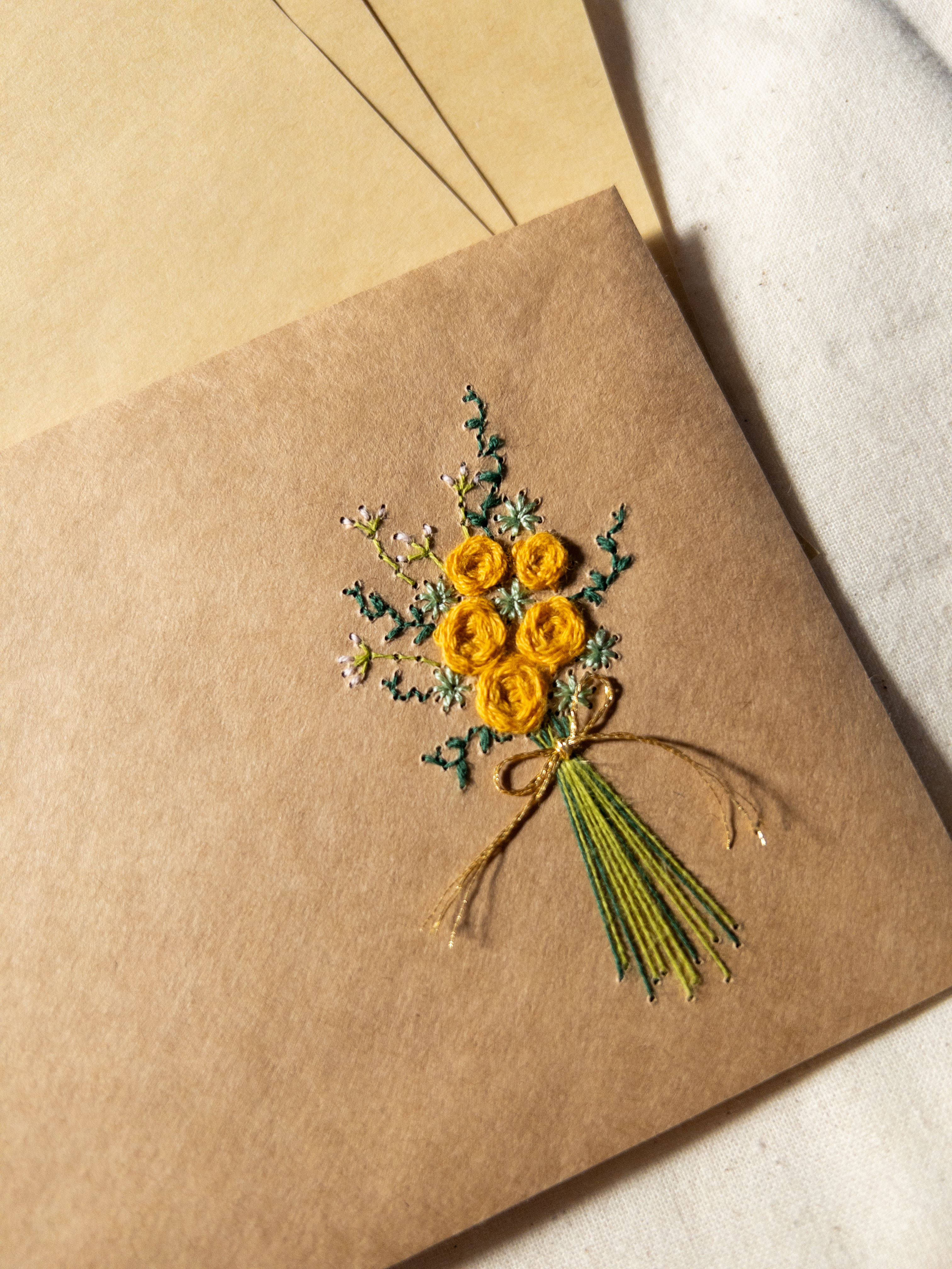 ちょす　オーダー　手刺繍　礼拝用書　カバー　ローズ　フラワー　イニシャル 花束のレターセット／刺繍 レターセット wakako 通販 17555149