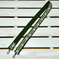 38mm幅・斜め掛け用ショルダーストラップ★グリーンベルト＋深緑地に生成りの糸の花刺繍★インド刺繍 5枚目の画像