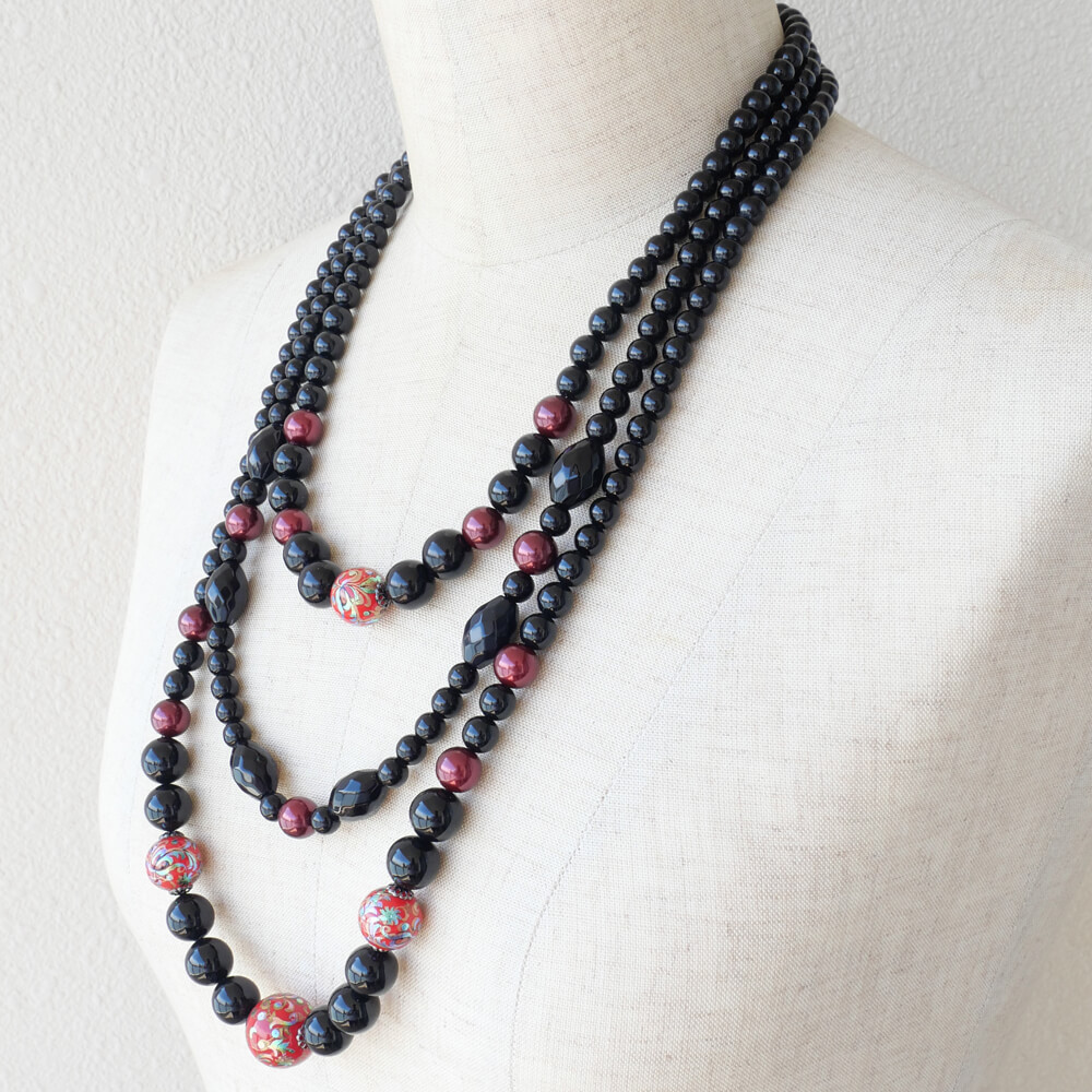 華珠 和 黒珠 赤 ガンメタ ３連 ロング ネックレス 和ゴス
