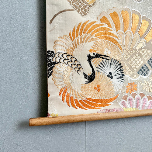 帯のタペストリー アンティーク 花の扇と舞い飛ぶ鶴 着物リメイク