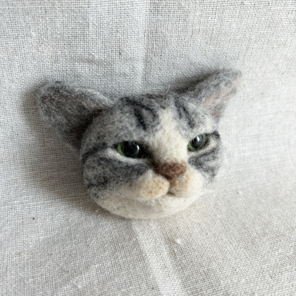 羊毛フェルト　サバトラ　猫　ブローチorキーホルダー 3枚目の画像