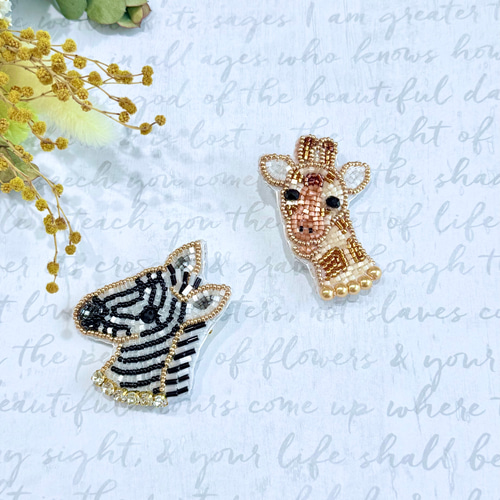 ビーズ刺繍のブローチ・きりん（顔） ブローチ Little Plum 通販