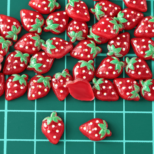 デコパーツ いちご 11mm 赤 果物 250個 フルーツ ネイルパーツ ミニ