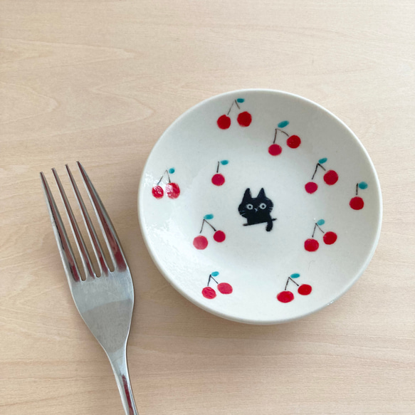 豆皿黒猫とチェリーさくらんぼ 季節のうつわ 4枚目の画像