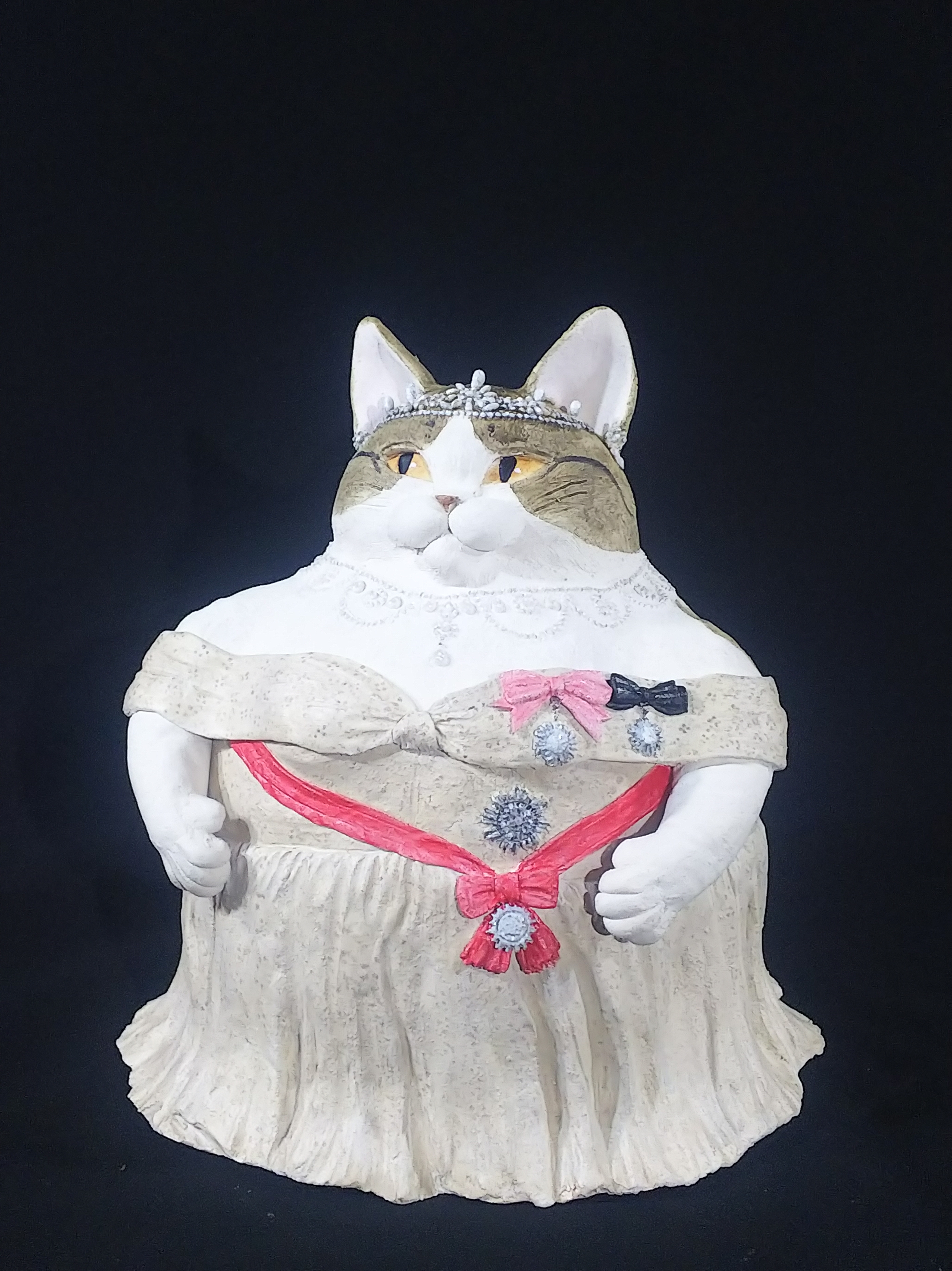 でぶ猫もんじゅ　アン王女に扮してみたぞ