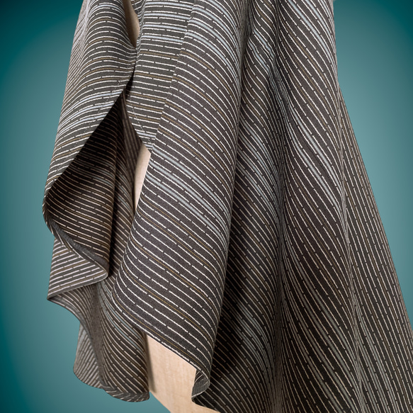 反物仕立て ラウンド変型ジレ 着物リメイク カーディガン 和柄 フリーサイズ（J6402） 2枚目の画像