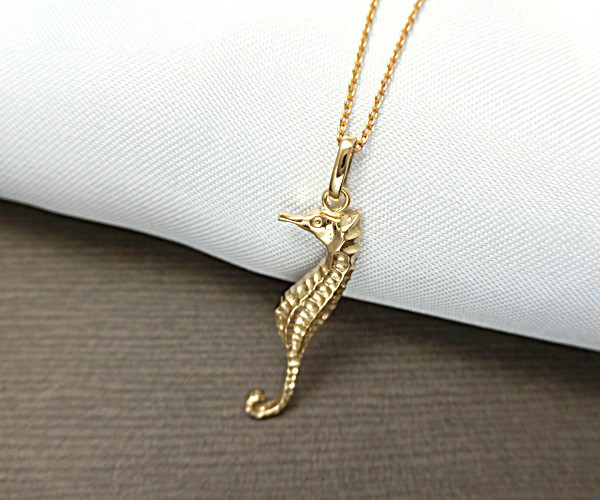 シルバー製：純金仕上『タツノオトシゴ』ペンダント　　○日本製