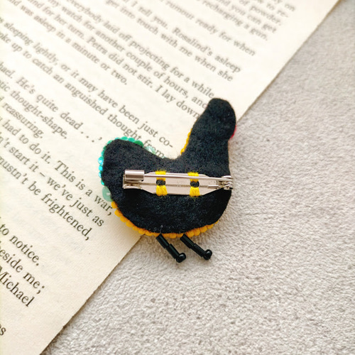 ビーズ刺繍 ニワトリさんブローチ ＊kokko~pop yellow~ ブローチ
