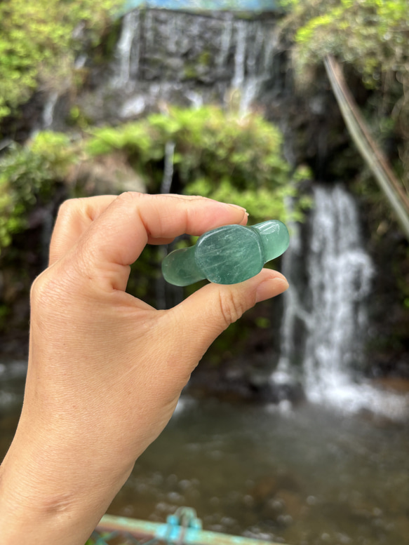 フローライト☆サボテン☆リングレストにも♪☆ 瀧川神社にて浄化☆68mm☆100ｇ 5枚目の画像