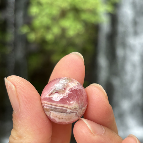 天然石 インカローズ ミニスフィア 台座付き約1.6センチ⭐️No.1412