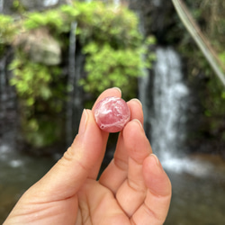 ミニ☆ロードクロサイト（インカローズ）☆スフィア☆16mm☆瀧川神社にて浄化済み☆天然水晶ビーズ台座付き☆No.1 17枚目の画像