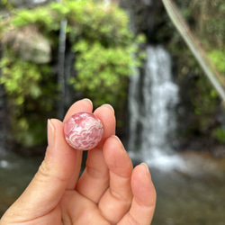 ミニ☆ロードクロサイト（インカローズ）☆スフィア☆16mm☆瀧川神社にて浄化済み☆天然水晶ビーズ台座付き☆No.1 16枚目の画像