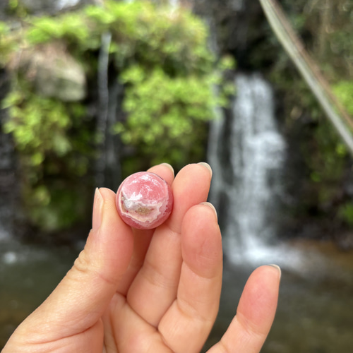 天然石　インカローズ　ミニスフィア　台座付き約1.6センチ⭐️No.1412 29c266bde4a025a62ead7ddf2b3ecc