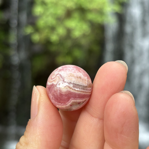 天然石 インカローズ ミニスフィア 台座付き約1.6センチ⭐️No.1412