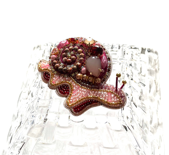 ビーズ刺繍のブローチ　-カタツムリ- snail 6枚目の画像