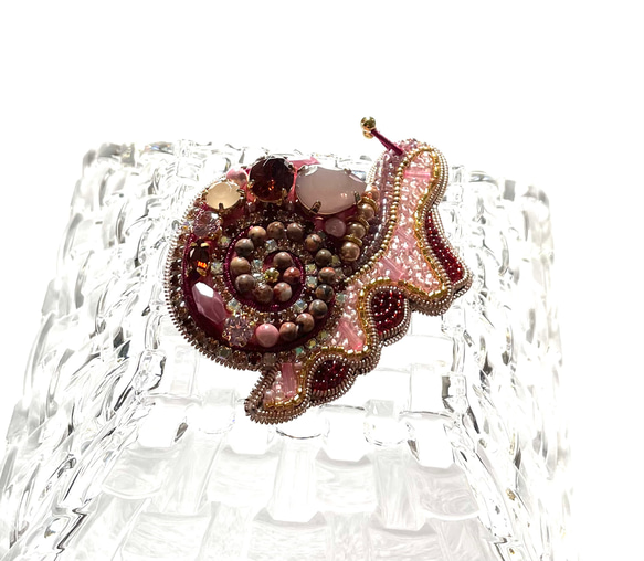 ビーズ刺繍のブローチ　-カタツムリ- snail 5枚目の画像