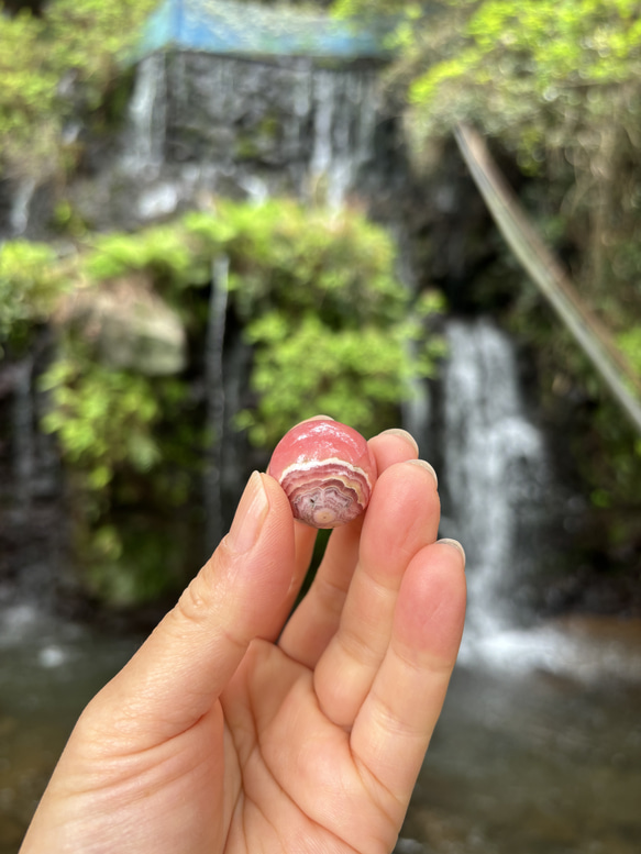 ミニ☆ロードクロサイト（インカローズ）☆スフィア☆22.3mm☆瀧川神社にて浄化済み☆天然水晶ビーズ台座付き☆No.2 14枚目の画像