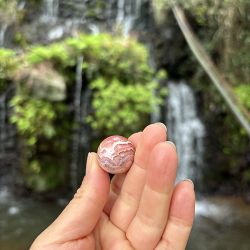 天然石 インカローズ ミニスフィア 台座付き約1.6センチ⭐️No.1412