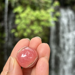 ミニ☆ロードクロサイト（インカローズ）☆スフィア☆22.3mm☆瀧川神社にて浄化済み☆天然水晶ビーズ台座付き☆No.2 3枚目の画像