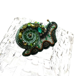 ビーズ刺繍のブローチ　-カタツムリ- snail 5枚目の画像