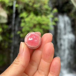 ミニ☆ロードクロサイト（インカローズ）☆スフィア☆22.3mm☆瀧川神社にて浄化済み☆天然水晶ビーズ台座付き☆No.3 2枚目の画像