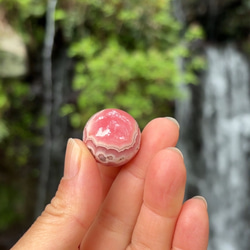 ミニ☆ロードクロサイト（インカローズ）☆スフィア☆22.3mm☆瀧川神社にて浄化済み☆天然水晶ビーズ台座付き☆No.3 3枚目の画像