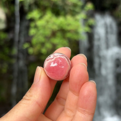 ミニ☆ロードクロサイト（インカローズ）☆スフィア☆22.3mm☆瀧川神社にて浄化済み☆天然水晶ビーズ台座付き☆No.3 5枚目の画像