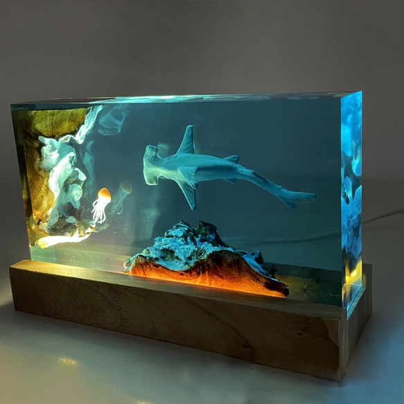 サメ＆クラゲ レジンランプ 手作り オーシャンライト 水中冒険装飾品 ベッドサイドランプ ギフト a-429 7枚目の画像