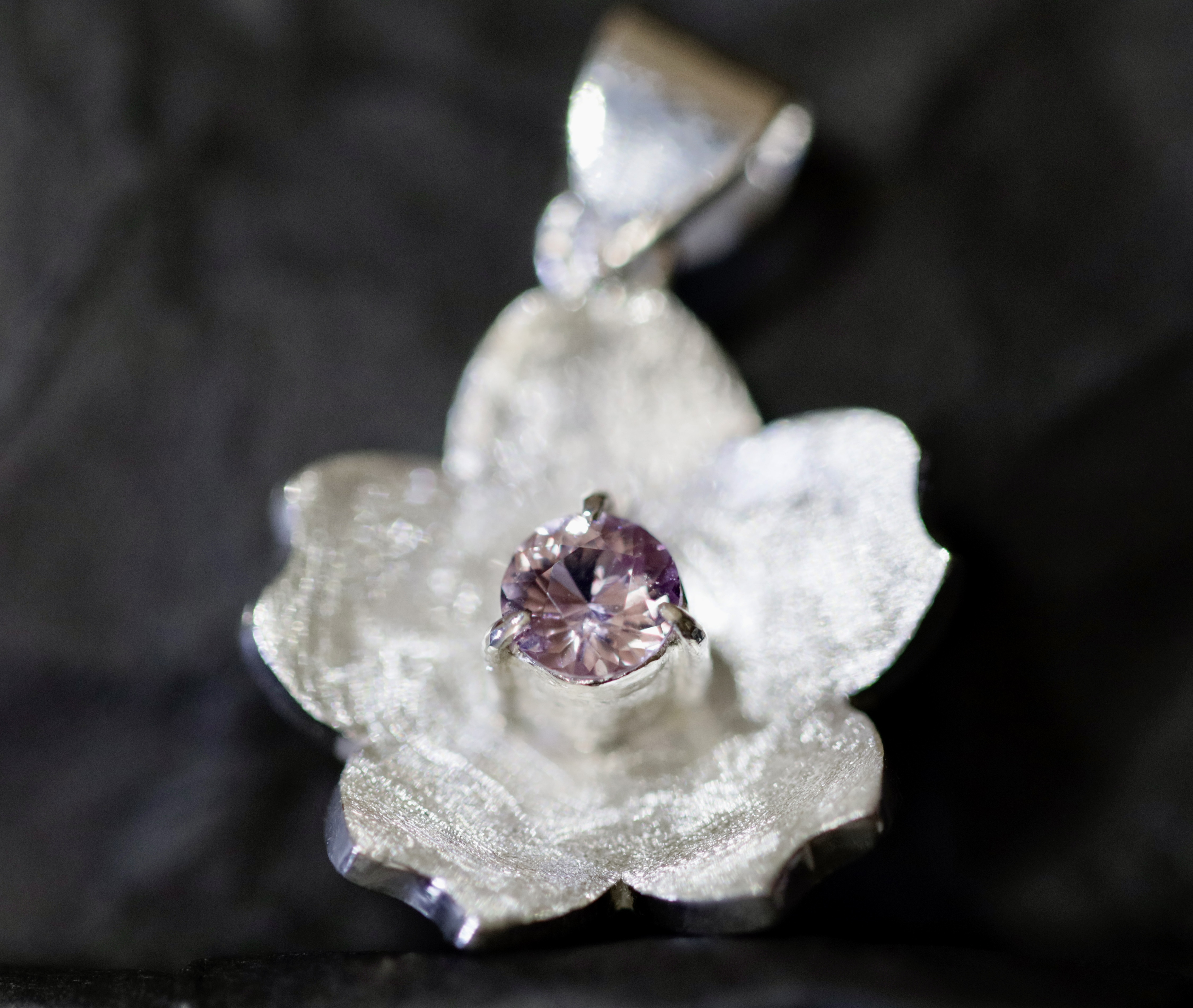 桜ペンダントトップ 950 シルバー 天然石サファイア Zakkano の ブランド 18,000円