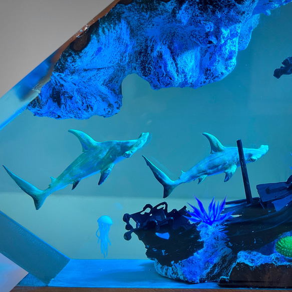 卓上照明 行灯 サメ ライト スタンドライト テーブルランプ ランプ  海アート レジン 装飾 飾り 新居祝い 母の日 6枚目の画像