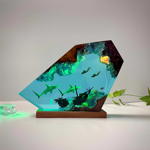 レジンランプ サメ＆クラゲ ハンドメイドランプ ホームインテリア サメ＆クラゲ レジンランプ 手作り オーシャンライト 水中冒険