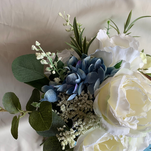 白バラとブルースターのウェディングブーケ＆ブートニア【アーティ